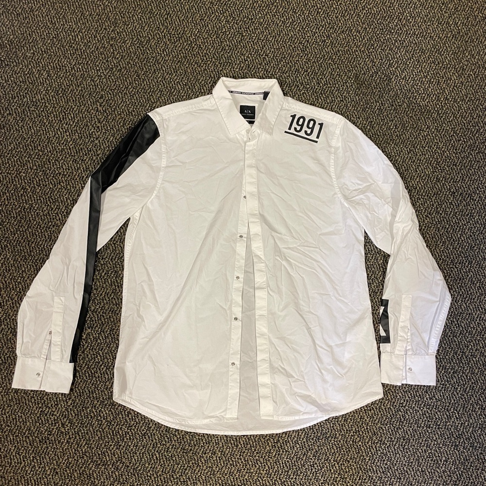 ARMANI EXCHANGE BUTTON DOWN SHIRT - SIZE M